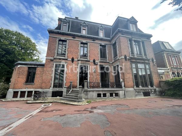 Bureaux d'Exception à Louer ou à Vendre à Roubaix - Immeuble ERP avec Prestations Haut de Gamme