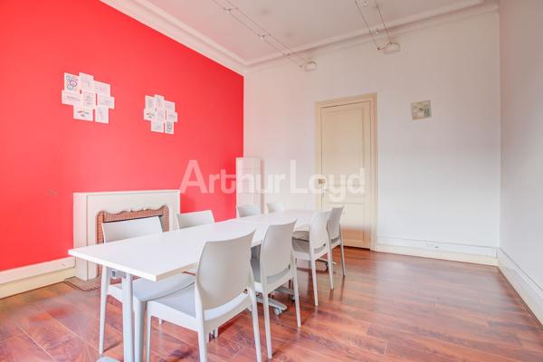 Bureaux d'Exception à Louer ou à Vendre à Roubaix - Immeuble ERP avec Prestations Haut de Gamme