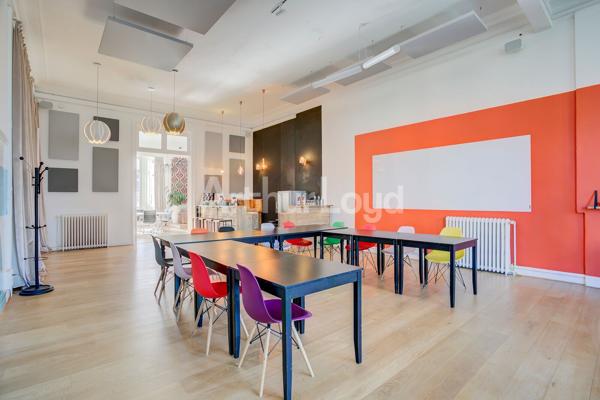Bureaux d'Exception à Louer ou à Vendre à Roubaix - Immeuble ERP avec Prestations Haut de Gamme