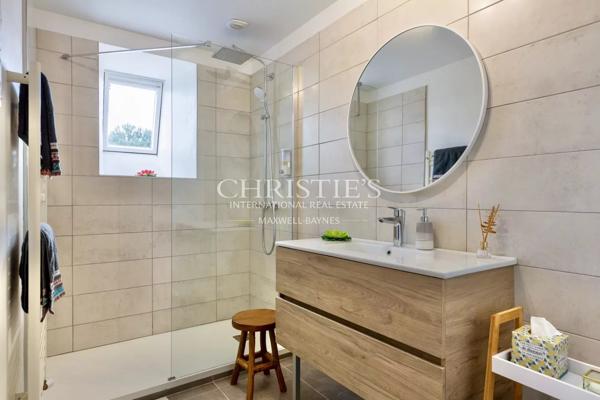 Propriété de caractère en pierre avec piscine et dépendances, au cœur du Périgord