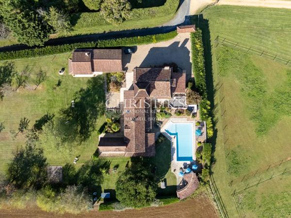 Propriété de caractère en pierre avec piscine et dépendances, au cœur du Périgord