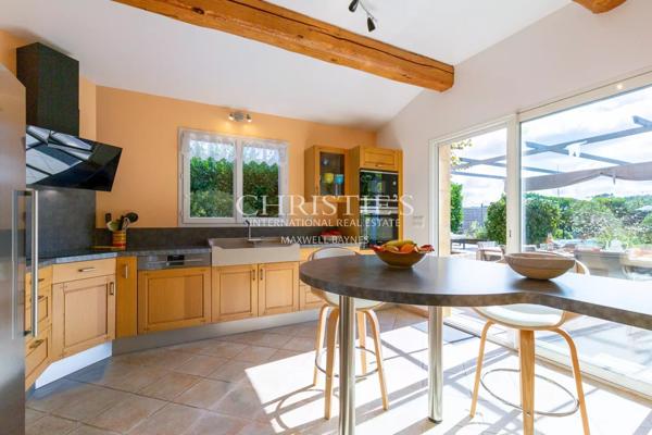 Propriété de caractère en pierre avec piscine et dépendances, au cœur du Périgord