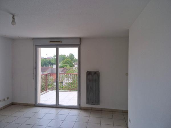 TOULOUSE APPARTEMENT T2 de 40m2, DERNIER ETAGE AVEC BALCON ET PARKING.