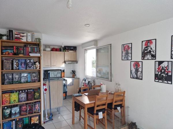 TOULOUSE APPARTEMENT T2 de 40m2, DERNIER ETAGE AVEC BALCON ET PARKING.