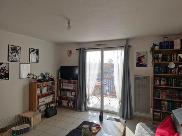 TOULOUSE APPARTEMENT T2 de 40m2, DERNIER ETAGE AVEC BALCON ET PARKING.