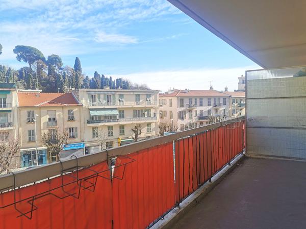 CESSOLE : APPARTEMENT 3 PIECES PROCHE COMMERCES