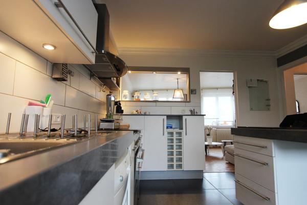 UNE CHALEUREUSE MAISON DANS LE QUARTIER DE SAINT-MARC. -