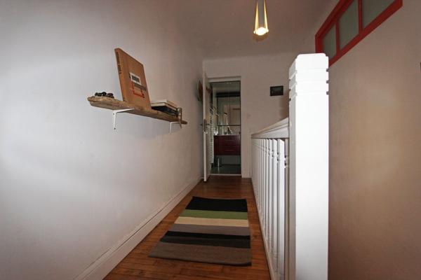 UNE CHALEUREUSE MAISON DANS LE QUARTIER DE SAINT-MARC. -