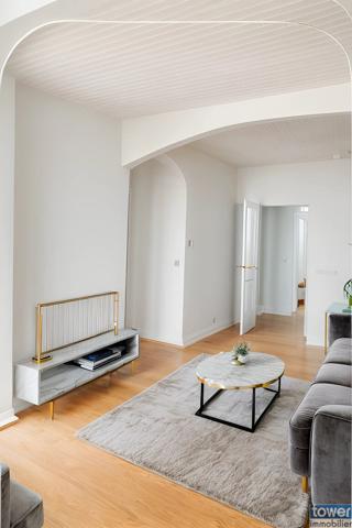 LORIENT HYPERCENTRE - GRAND APPARTEMENT DE CARACTERE - BEAUX VOLUMES.