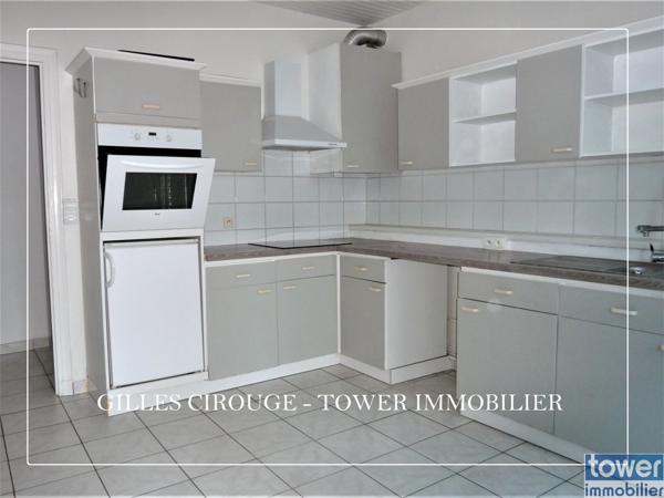 LORIENT HYPERCENTRE - GRAND APPARTEMENT DE CARACTERE - BEAUX VOLUMES.