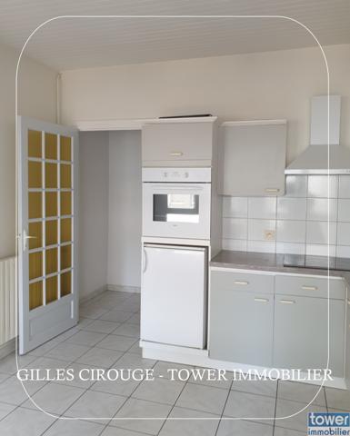 LORIENT HYPERCENTRE - GRAND APPARTEMENT DE CARACTERE - BEAUX VOLUMES.