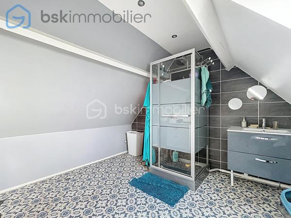 Maison individuelle de caractère 5 pièces  Terrain 380 m², secteur très recherché  Parc Henri Barbusse 

Venez découvrir cette charmante maison individuelle de caractère, entièrement rénovée, édifiée sur un terrain de 380 m², bénéficiant d’une exposition Est/Ouest offrant une belle luminosité tout au long de la journée.

Au rez-de-chaussée :
- Salon avec cheminée
- Salle à manger
- Cuisine aménagée et équipée avec un accès à la cave et au jardin
- Salle de bains avec WC
- 2 chambres 

À l’étage :
- Une grande suite parentale en enfilade avec une salle de douche et wc

Caractéristiques techniques :
-Chauffage gaz + chauffage électrique 
-Double vitrage
-Volets roulants électriques
-Cave
-Taxe foncière : 1 350 €


⚠️ Information importante

Chers acquéreurs, afin d’éviter les visites “pour le plaisir des yeux”, merci de me contacter uniquement si vous disposez d’une simulation de financement récente (banque ou courtier).

Conformément à l’article L.561-5 du Code monétaire et financier, une pièce d’identité sera demandée avant toute visite.