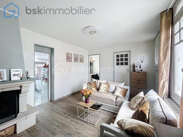 Maison individuelle de caractère 5 pièces  Terrain 380 m², secteur très recherché  Parc Henri Barbusse 

Venez découvrir cette charmante maison individuelle de caractère, entièrement rénovée, édifiée sur un terrain de 380 m², bénéficiant d’une exposition Est/Ouest offrant une belle luminosité tout au long de la journée.

Au rez-de-chaussée :
- Salon avec cheminée
- Salle à manger
- Cuisine aménagée et équipée avec un accès à la cave et au jardin
- Salle de bains avec WC
- 2 chambres 

À l’étage :
- Une grande suite parentale en enfilade avec une salle de douche et wc

Caractéristiques techniques :
-Chauffage gaz + chauffage électrique 
-Double vitrage
-Volets roulants électriques
-Cave
-Taxe foncière : 1 350 €


⚠️ Information importante

Chers acquéreurs, afin d’éviter les visites “pour le plaisir des yeux”, merci de me contacter uniquement si vous disposez d’une simulation de financement récente (banque ou courtier).

Conformément à l’article L.561-5 du Code monétaire et financier, une pièce d’identité sera demandée avant toute visite.