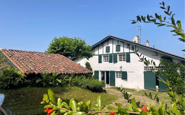 Maison à vendre    4 pièces •  Villefranque