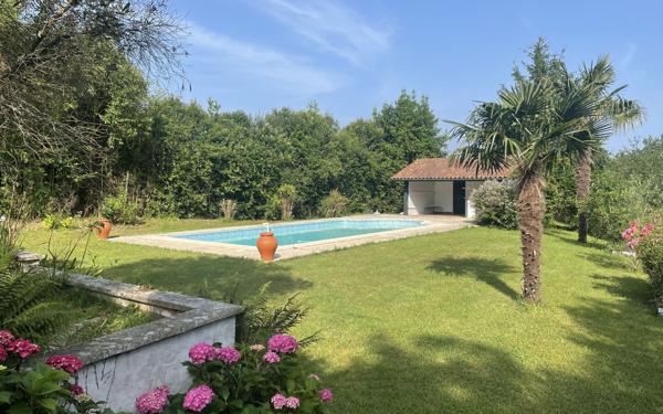 Maison à vendre    4 pièces •  Villefranque