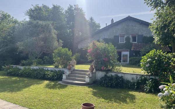 Maison à vendre    4 pièces •  Villefranque