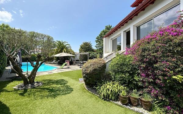 Maison à vendre    8 pièces • 273 m2 Anglet