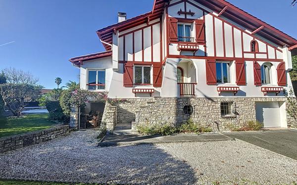 Maison à vendre    8 pièces • 273 m2 Anglet