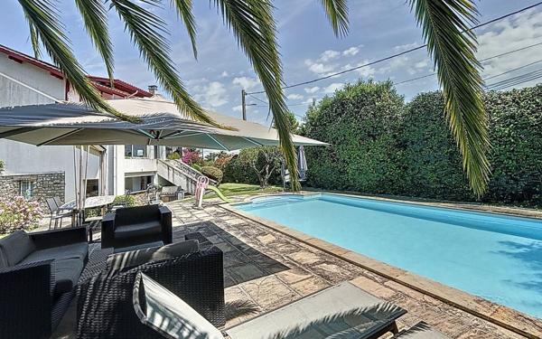 Maison à vendre    8 pièces • 273 m2 Anglet