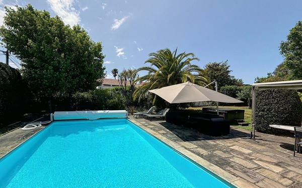 Maison à vendre    8 pièces • 273 m2 Anglet