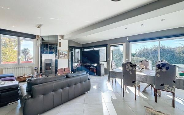 Maison à vendre    8 pièces • 273 m2 Anglet