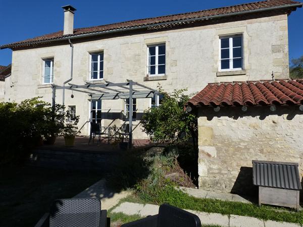 Maison pierre Chancelade 8 pièce(s) sur 160m² plus deux gites de 110 m² soit 270 m2