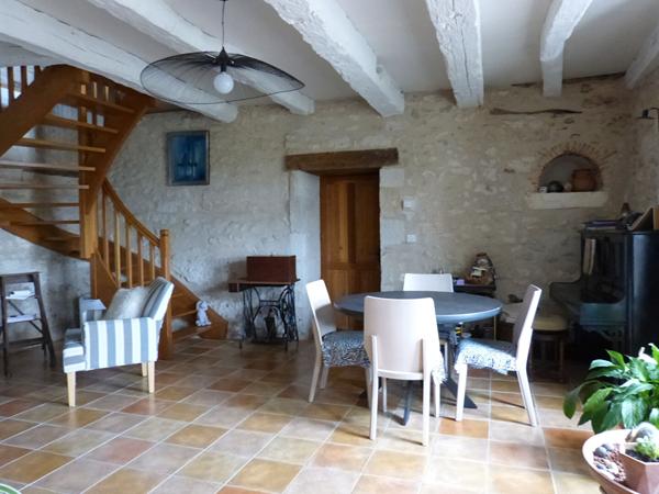 Maison pierre Chancelade 8 pièce(s) sur 160m² plus deux gites de 110 m² soit 270 m2