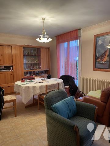 A VENDRE MAISON TRADITIONNELLE sur sous-sol CENTRE de THEIX-1200 m2 de terrain