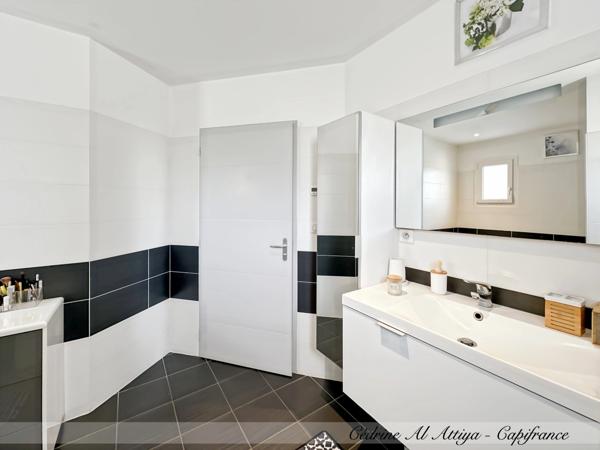 Maison à vendre Périgny, quartier Rompsay, 119m2, plain-pied, garage, jardin, véranda avec jacuzzi