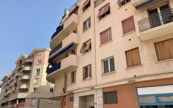 Appartement à louer    2 pièces •  Nice