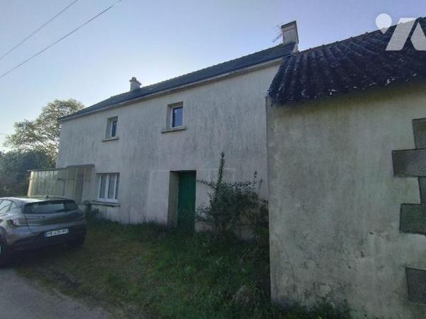SITUÉ A 3 KM DU CENTRE DE BANNALEC : ensemble immobilier comprenant une maison à usage d'habita...