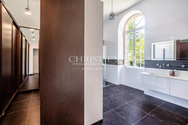 Magnifique chartreuse restaurée au cœur des vignes