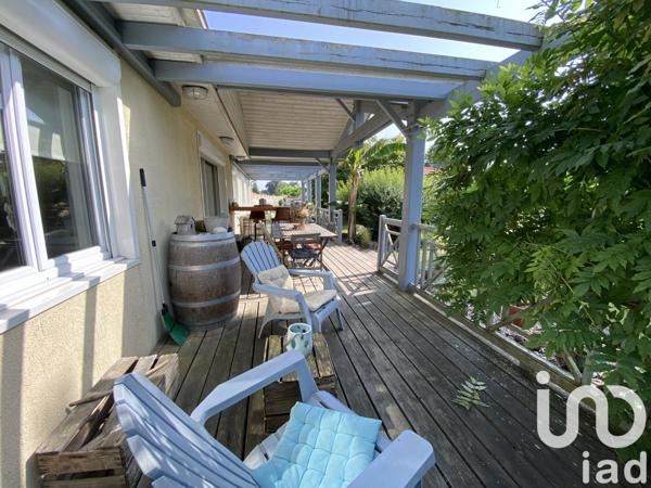 Maison 6 pièces de 163 m² à Vayres (33870)