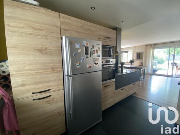 Maison 6 pièces de 163 m² à Vayres (33870)