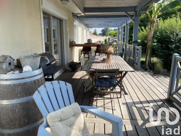 Maison 6 pièces de 163 m² à Vayres (33870)