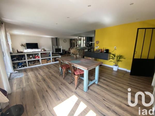 Maison 6 pièces de 163 m² à Vayres (33870)