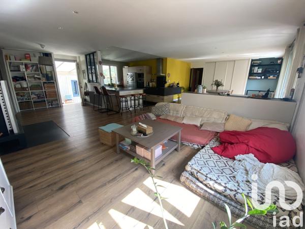 Maison 6 pièces de 163 m² à Vayres (33870)