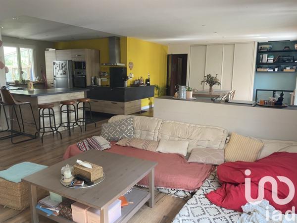 Maison 6 pièces de 163 m² à Vayres (33870)