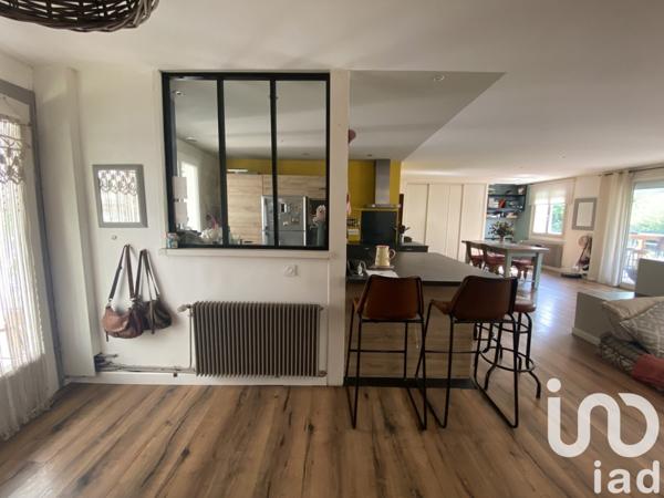 Maison 6 pièces de 163 m² à Vayres (33870)