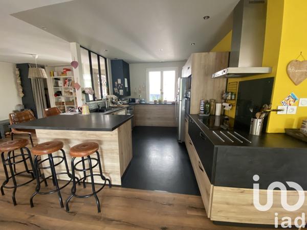 Maison 6 pièces de 163 m² à Vayres (33870)