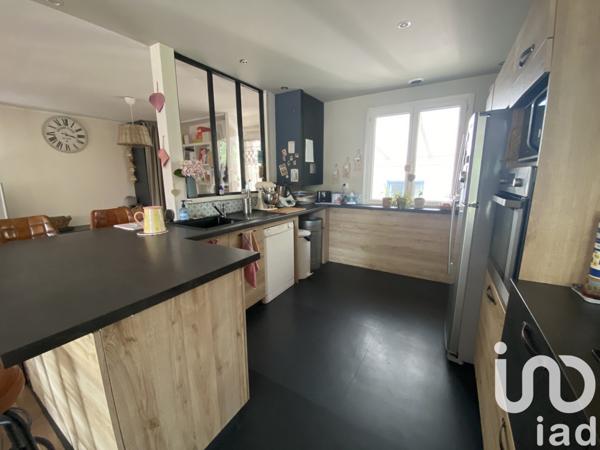 Maison 6 pièces de 163 m² à Vayres (33870)