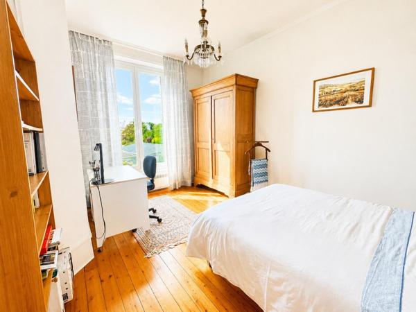 Vaste et belle maison de plus de 200 m² sur une parcelle de 1000 m²