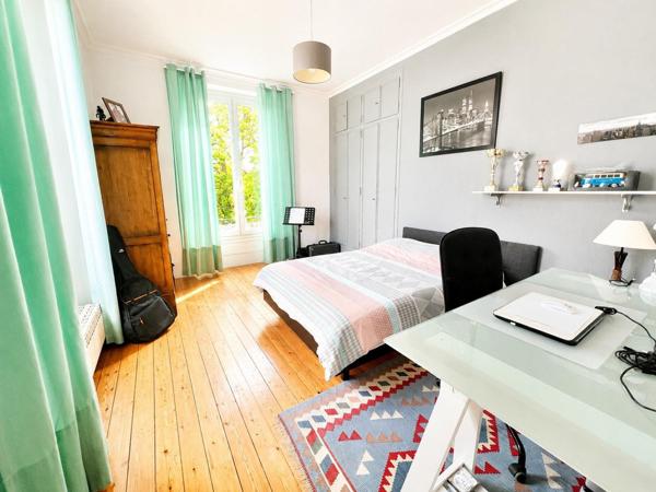 Vaste et belle maison de plus de 200 m² sur une parcelle de 1000 m²