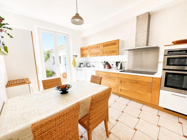 Vaste et belle maison de plus de 200 m² sur une parcelle de 1000 m²