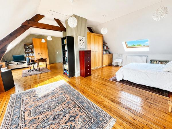Vaste et belle maison de plus de 200 m² sur une parcelle de 1000 m²