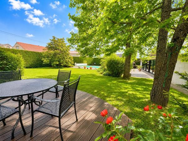 Vaste et belle maison de plus de 200 m² sur une parcelle de 1000 m²