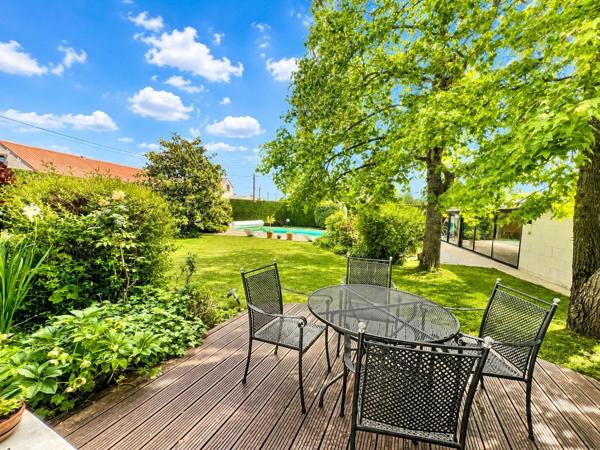 Vaste et belle maison de plus de 200 m² sur une parcelle de 1000 m²