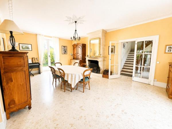 Vaste et belle maison de plus de 200 m² sur une parcelle de 1000 m²