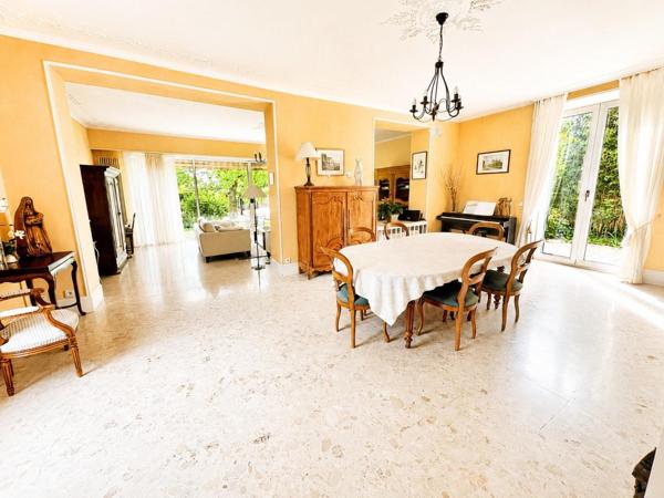 Vaste et belle maison de plus de 200 m² sur une parcelle de 1000 m²