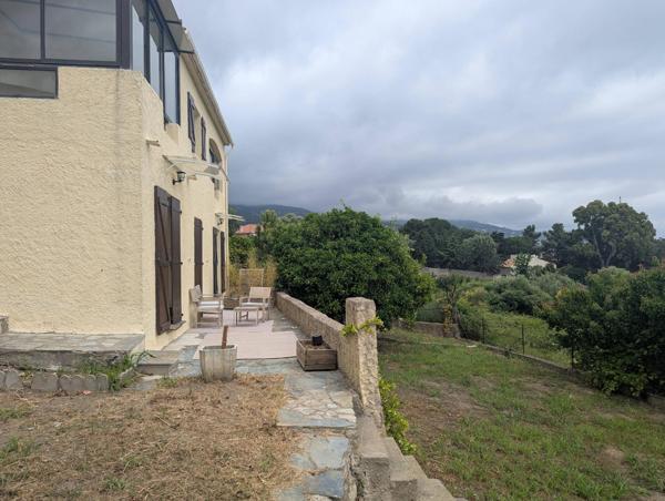 Villa avec trois appartements